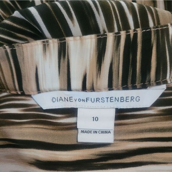 Diane von Furstenberg Danielle Silk Safari Blouse Size 10 - Picture 4 of 7